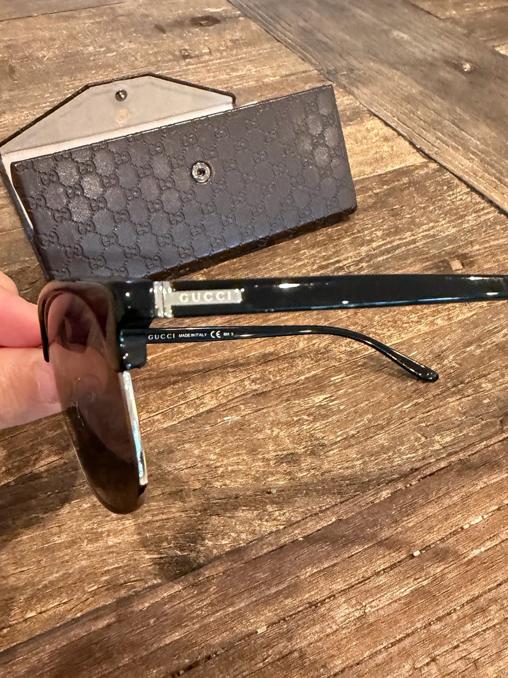 Gucci Black Cat-Eye Sunglasses with Dark Lenses - Picture 5 of 7